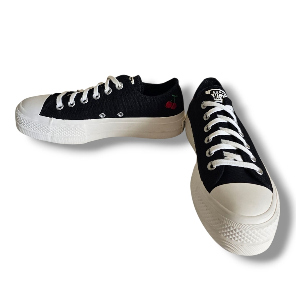 New 🌹CONVERSE Women's Chuck Taylor All-Star Lift Platform Cherries Sneakers - Picture 4 of 16